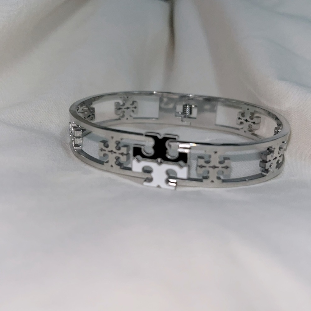BANGLE BRACELET